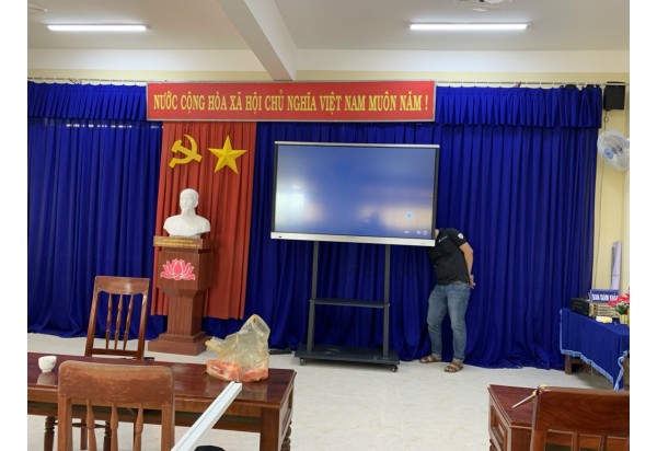 Chân Đỡ Màn Hình Tương Tác Di Động Từ 55 - 75 Inch